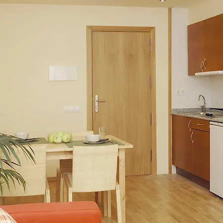 מלון דירות Nou 4*